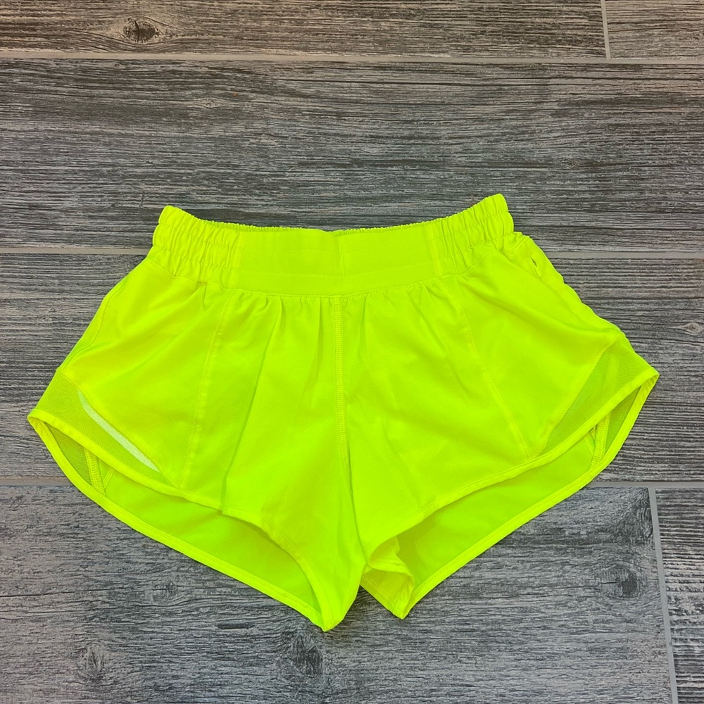 Lululemon Hotty Hot Low-Rise Lined Short 2.5” Highlight Yellow